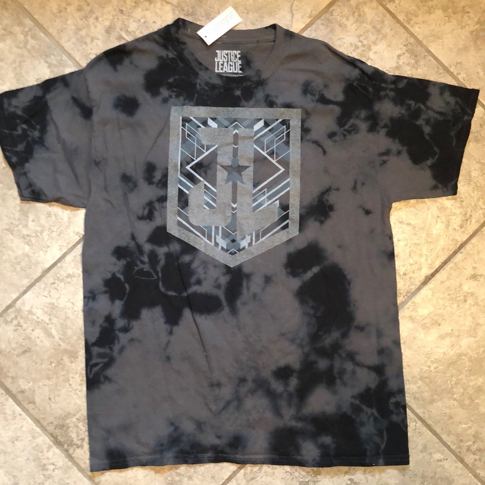 Justice League T-Shirt NWT